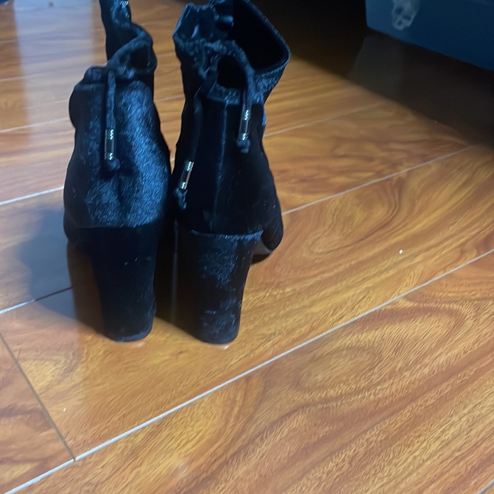 Black boot heals - Picture 3 of 5